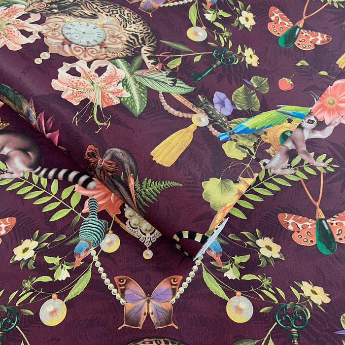 Bohème Wallpaper – Berry, close-up rollshot showing the pattern detail