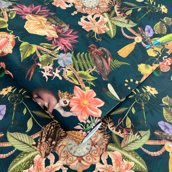 Bohème Wallpaper – Dark Teal, close-up rollshot showing the pattern detail