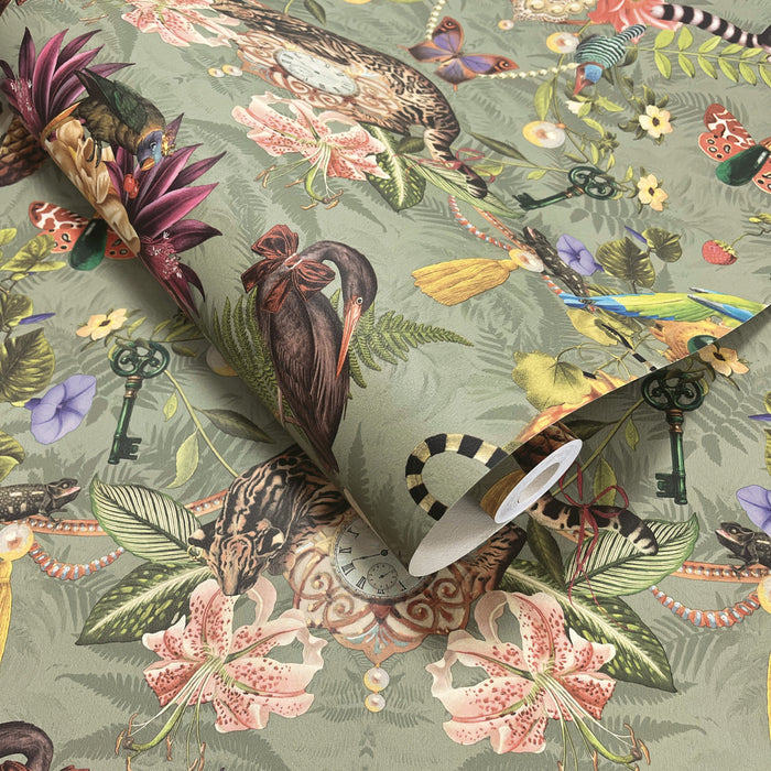 Bohème Wallpaper – Sage, close-up rollshot showing the pattern detail
