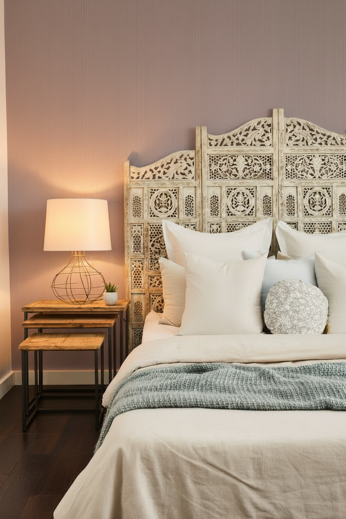 Bedroom with Lamp On and Dusky Purple RD016 Wallpaper